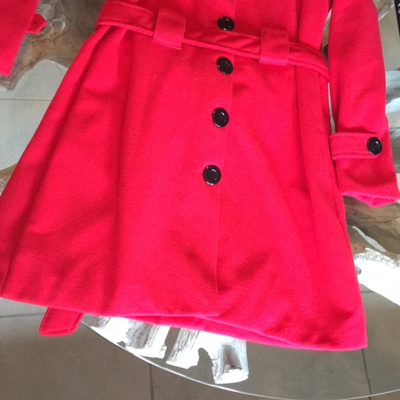 Red coat - Picture 7 of 7